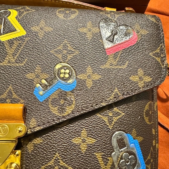 Louis Vuitton Pouchette Metis Love Lock Limited Edition Crossbody Bag - Picture 9 of 16